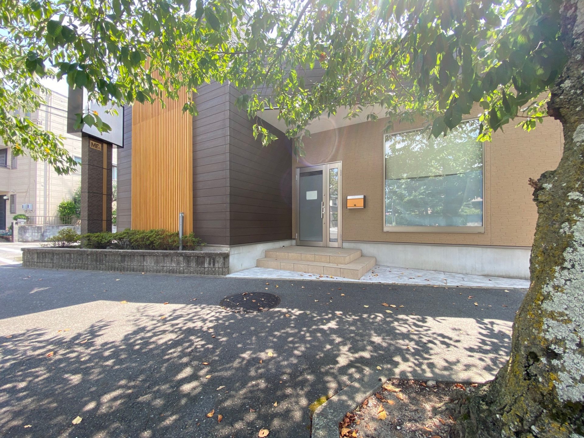 岡崎市でマンションリノベーションの会社をつくっています。【建具枠工事】～スタジオ改修工事‐其の１７～