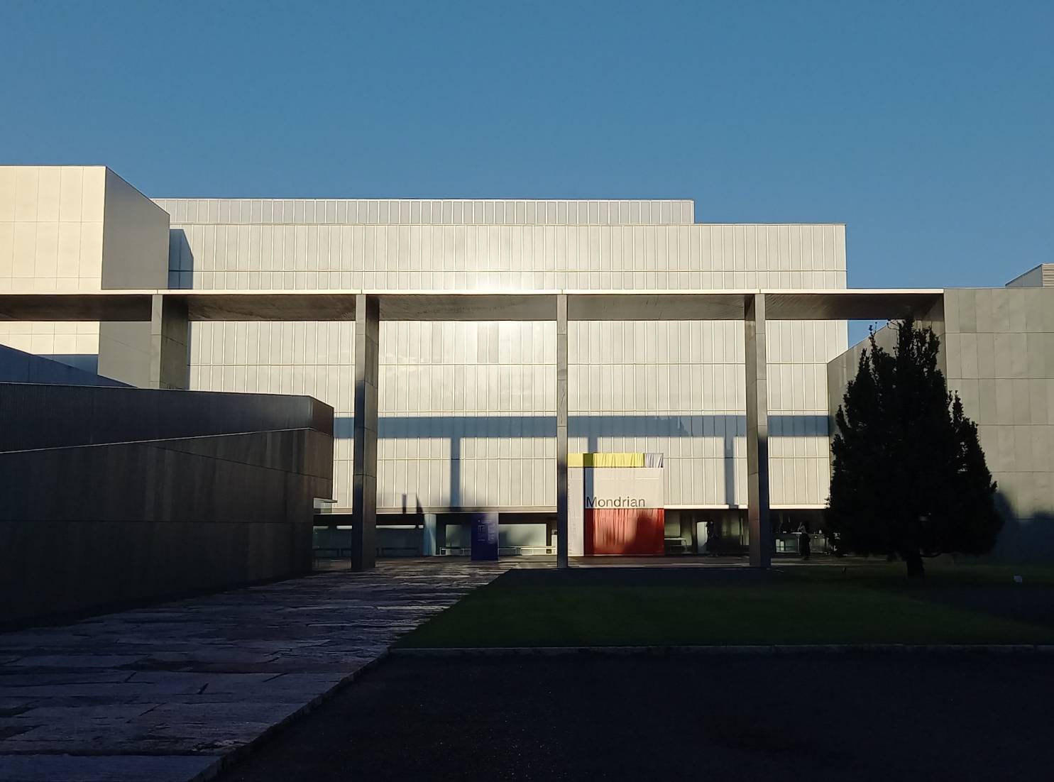 岡崎市の木の家工務店から　豊田市美術館の印象。～スタッフのひとりごと-其の４～