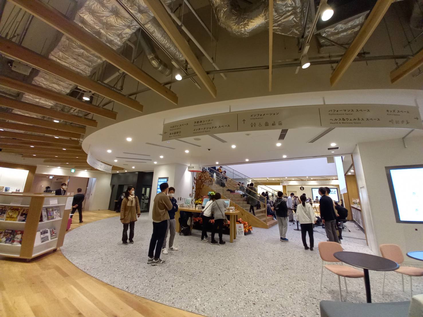 岡崎市の木の家工務店から　豊橋市〝まちなか図書館〟に行ってきました！～スタッフのひとりごと-其の２５～