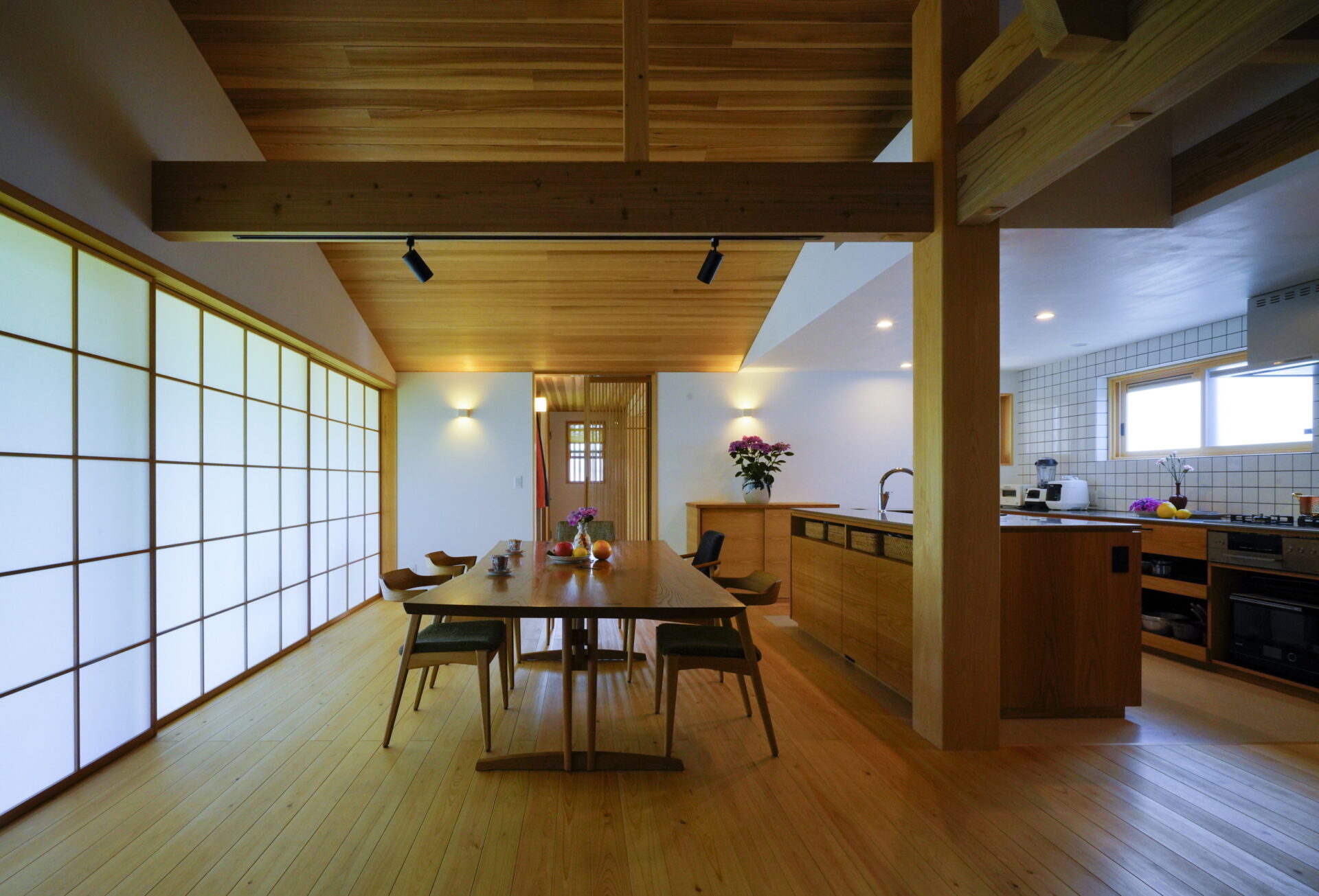 【素材】システムキッチンと造作キッチンどっちがいい？～スタッフのひとりごと-其の１６１～