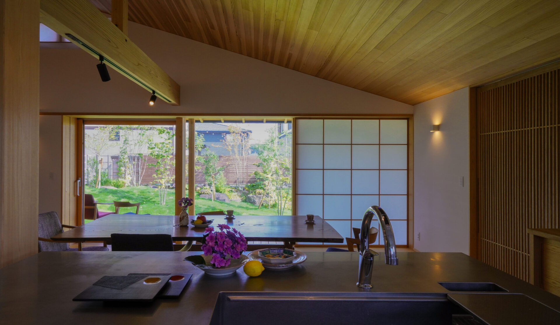 安城市、西尾市で注文住宅をお考えの方/サン工房・スタジオ　【光の調整】～木の家設計作法-其の５３０～