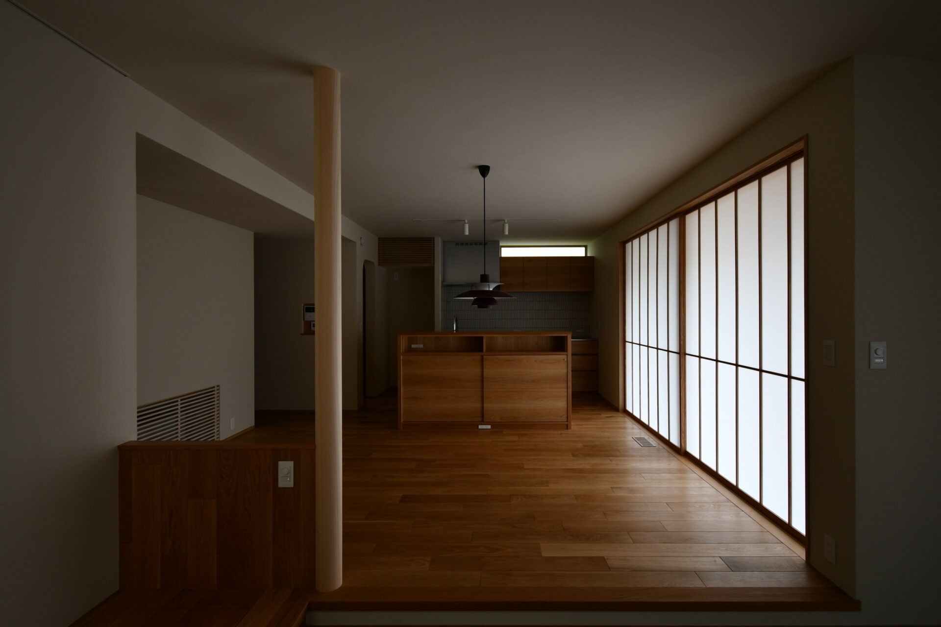 明るい家 vs ほの暗い家｜後悔しないための光の考え方【岡崎市の木の家づくり】