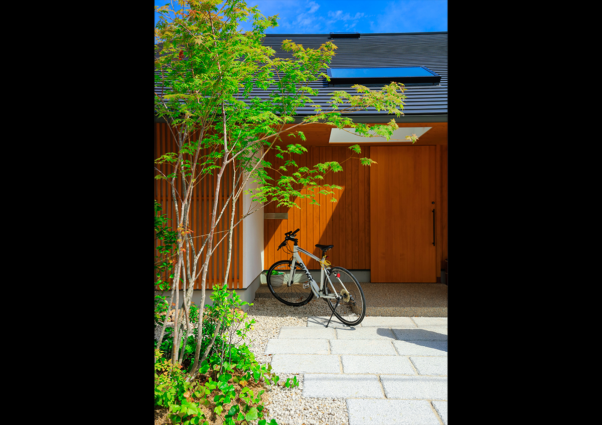 豊田市の木の家で上手に暮らす工夫【中間領域としての玄関ポーチ】～木の家設計作法-其の３２４～