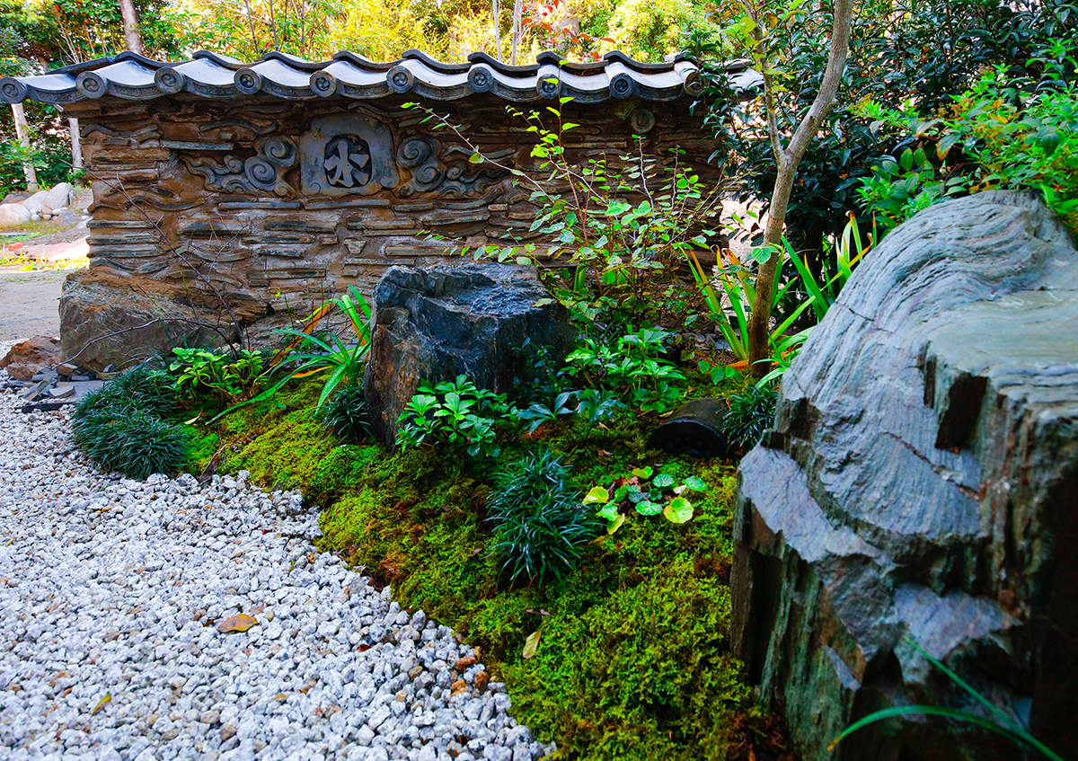 【石積みによる庭のしつらえ】～木の家設計作法-其の５５０～