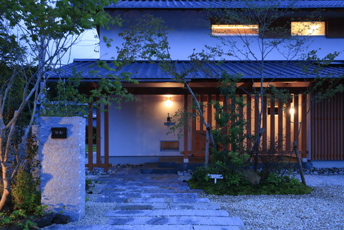 愛知県岡崎市で注文住宅を検討されている方へ　【アプローチは気持ちの通り道】～木の家設計作法-其の３４４～