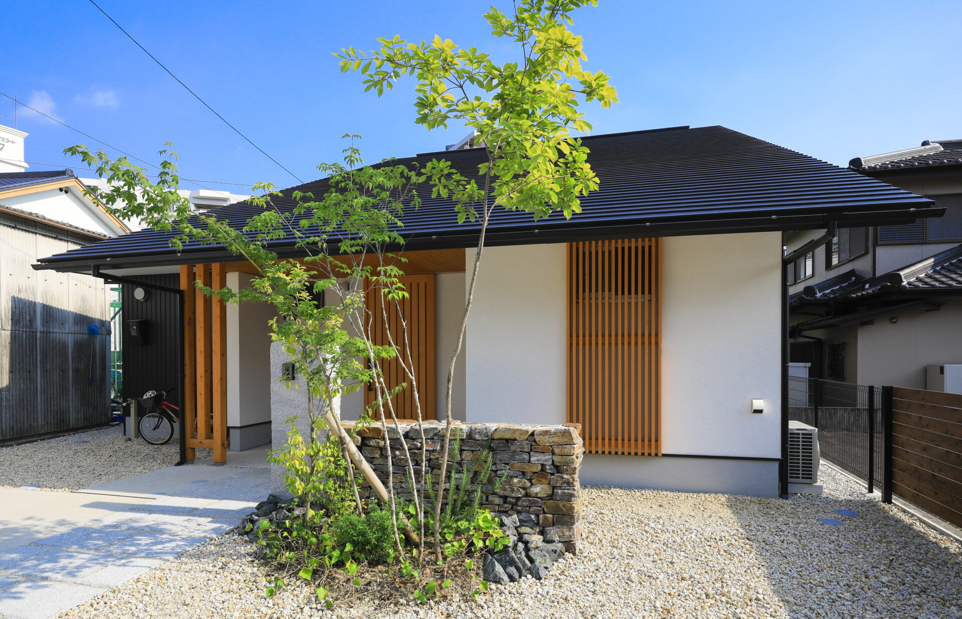 愛知県刈谷市で和モダンな木の家をお考えの方へ　12月9日、10日開催「燕居の家」住みここち見学会のみどころ紹介【庭】