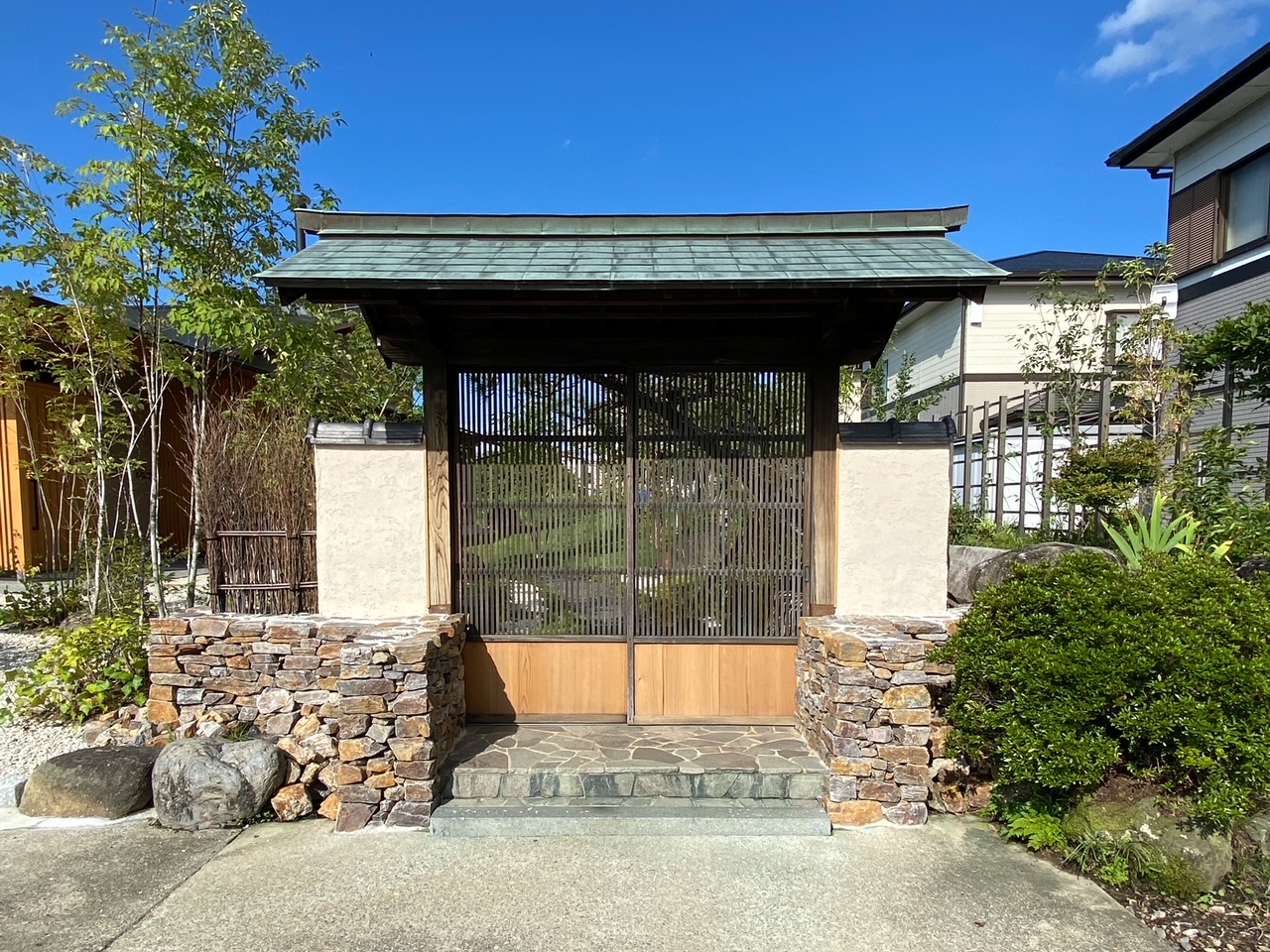 庭もつくる工務店として【庭のしつらえ-7（石積み）】～木の家設計作法-其の３７８～