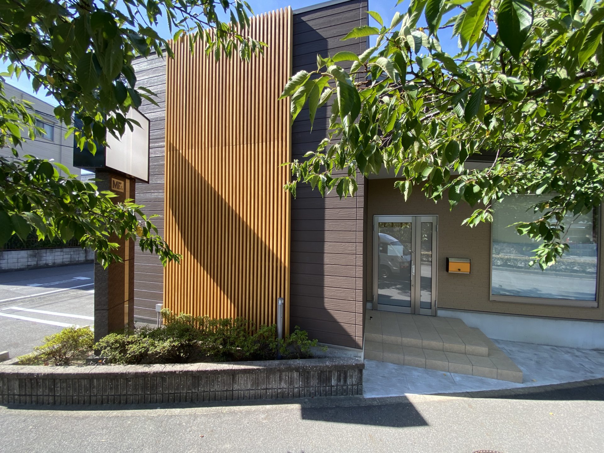 名古屋市でリフォームできる会社をつくっています。【外部格子完成】～スタジオ改修工事‐其の１２～