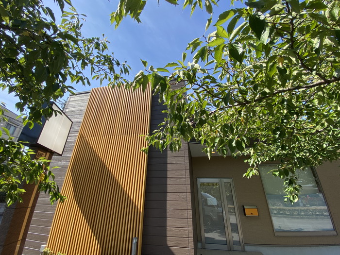 名古屋市でマンションリノベーションをしたい方へ【天井格子取り付け作業中】～スタジオ改修工事‐其の１３～