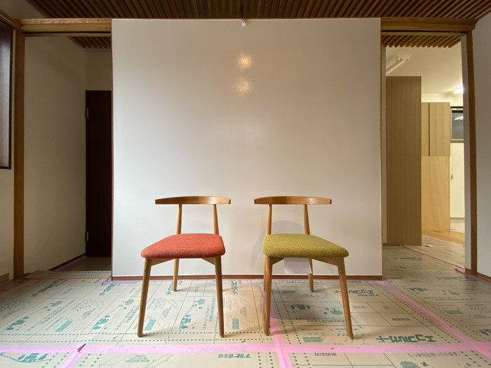 岡崎で素敵な家具が似合う住宅を設計する工務店をつくっています。【オリジナルダイニングチェアー】～スタジオ改修工事-其の２６～