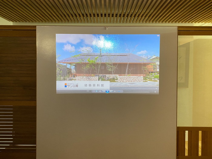 岡崎で木の一戸建てをつくる工務店の紹介【動画見学会用新プロジェクター】～スタジオの風景-其の１～