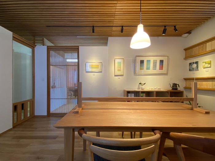 岡崎市の工務店より　【スタジオに絵をたくさん飾りました！絵と花による潤いのある暮らし展】～スタジオの風景-其の１２～