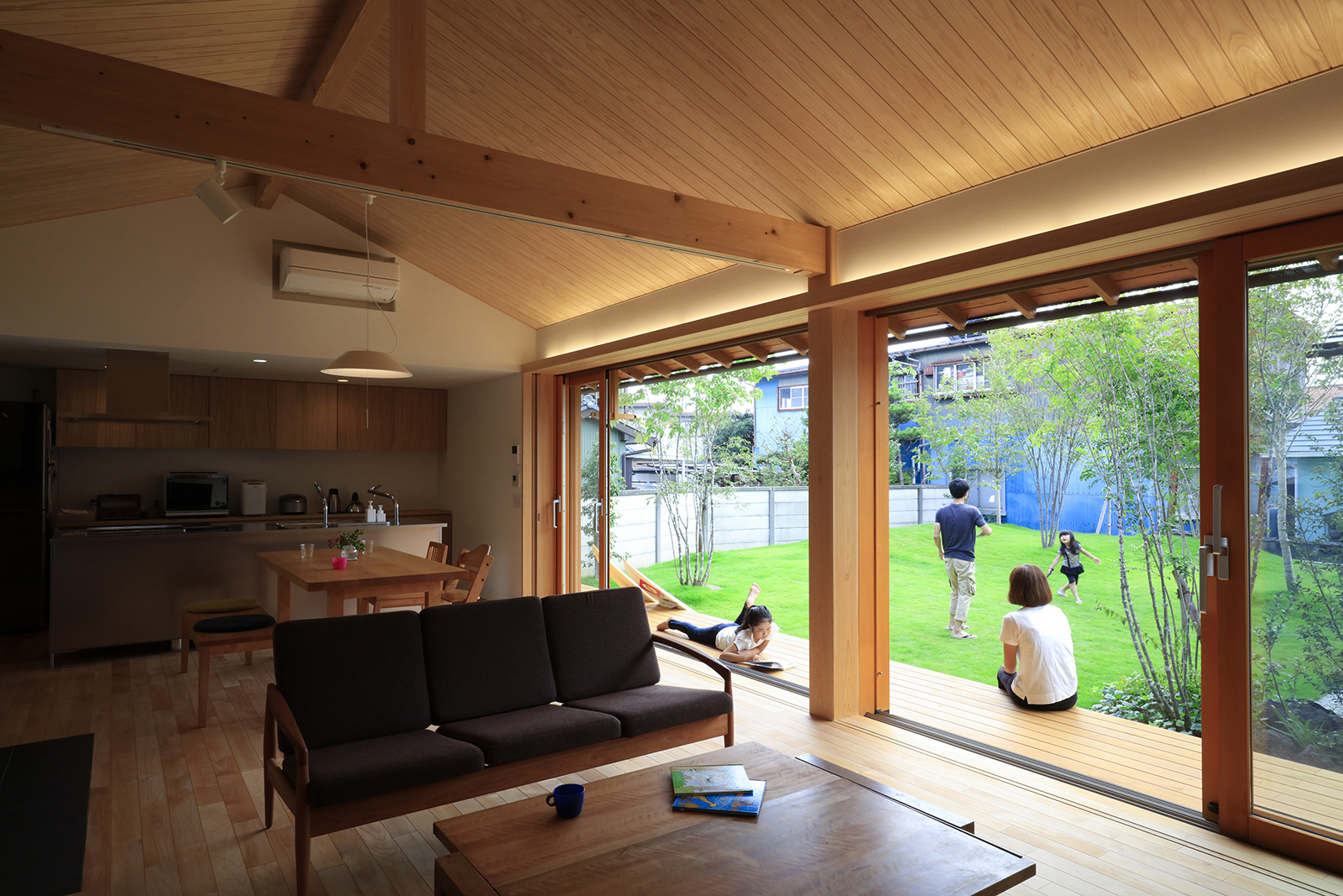 豊田市で木の家をつくる　【ひとつ屋根の下の距離感】～木の家設計作法-其の２３３～